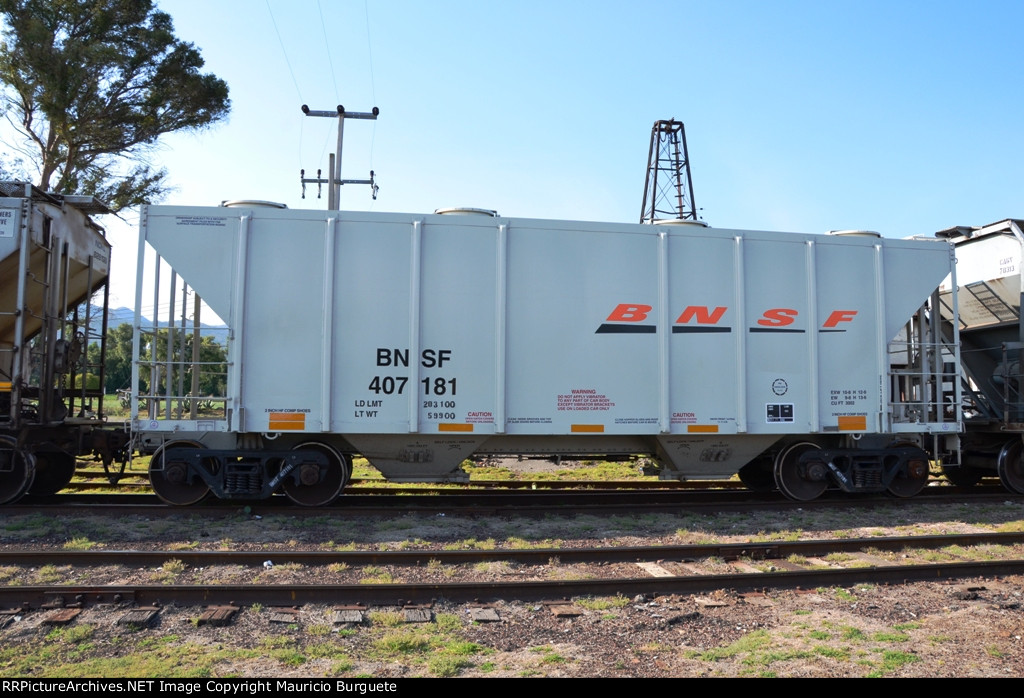 BNSF Covered Hopper